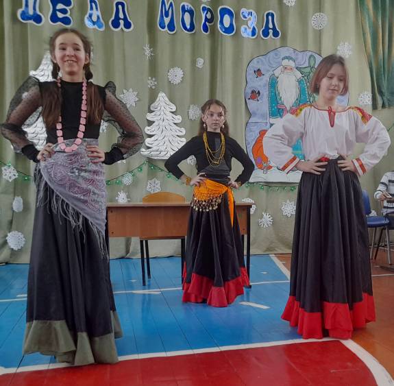Инсценировка школьным театром современной версии сказки &amp;quot;Двенадцать месяцев&amp;quot; для 5, 6 классов:.